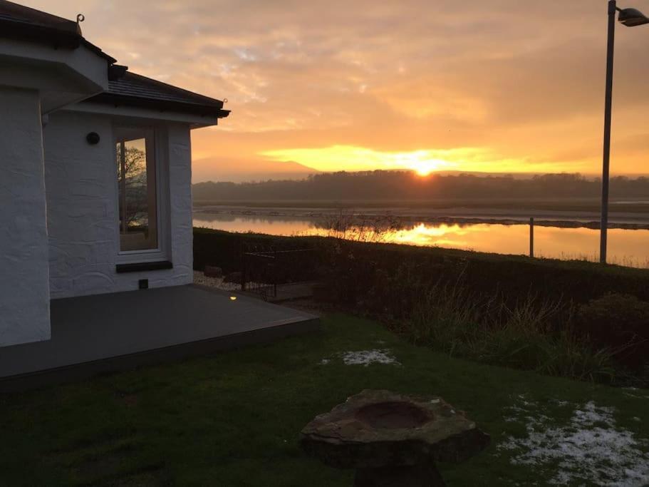Shorepark - Waterfront Cottage With Stunning Views Dumfries Exterior photo