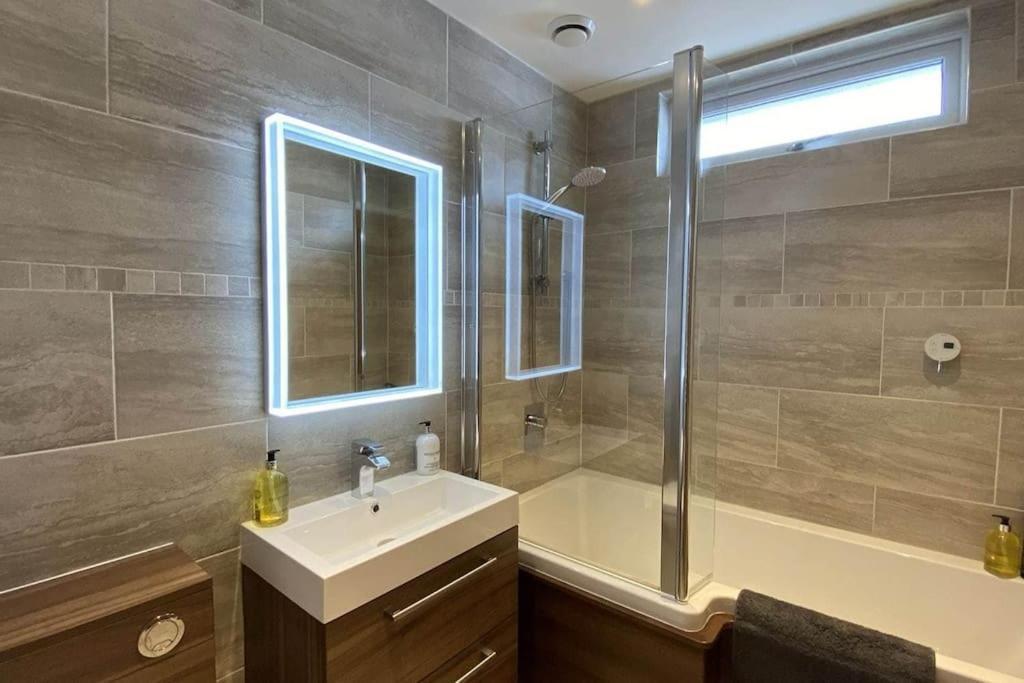 Shorepark - Waterfront Cottage With Stunning Views Dumfries Exterior photo